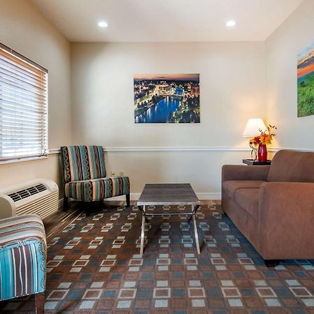 Best Western Governors Inn And Suites Ουιτσιτά Εξωτερικό φωτογραφία