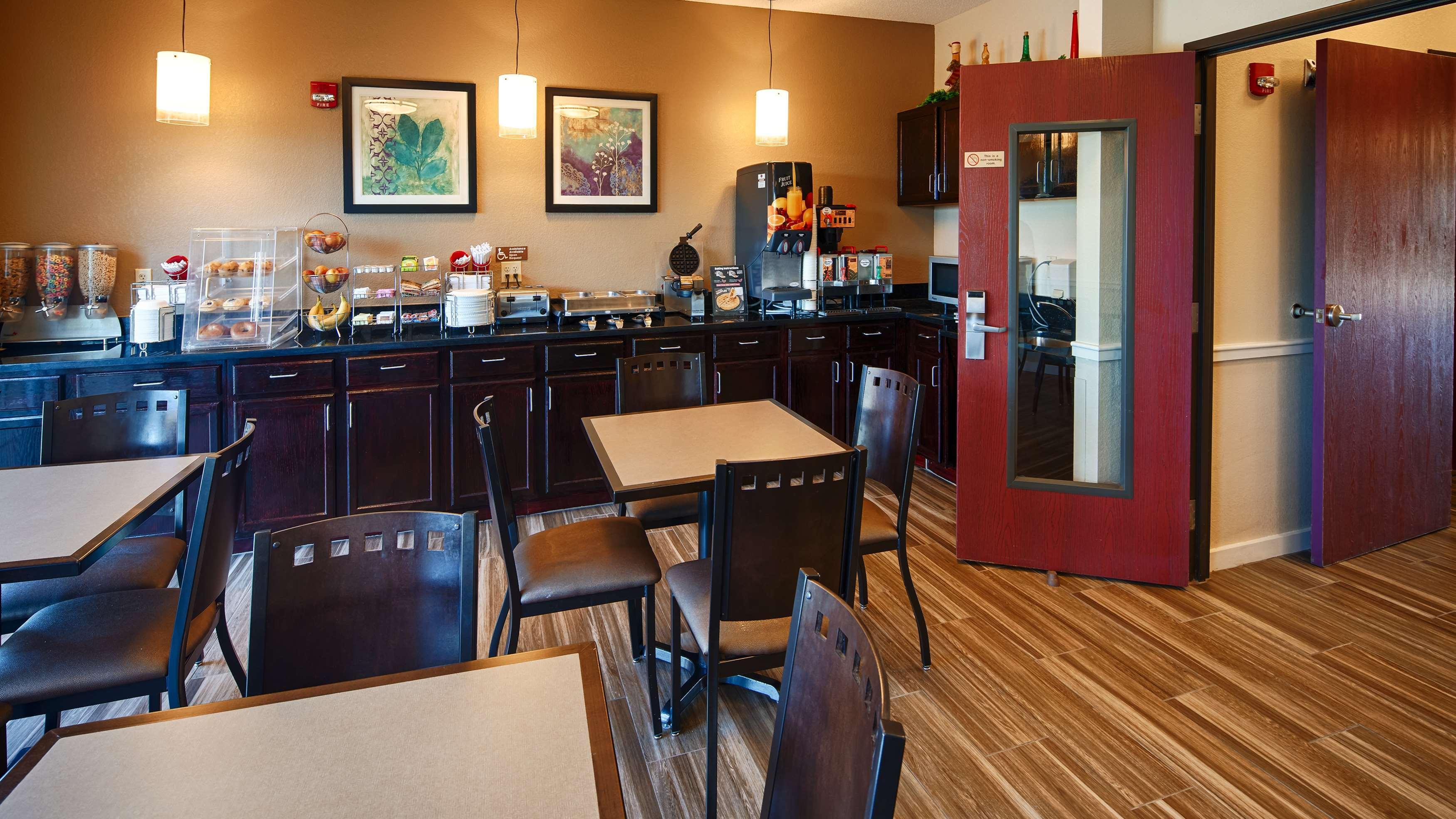 Best Western Governors Inn And Suites Ουιτσιτά Εξωτερικό φωτογραφία