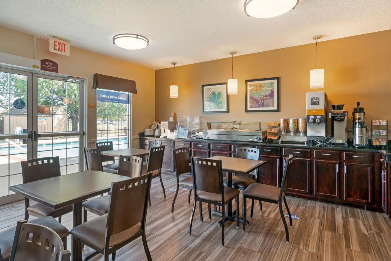 Best Western Governors Inn And Suites Ουιτσιτά Εξωτερικό φωτογραφία