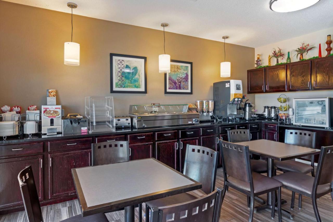 Best Western Governors Inn And Suites Ουιτσιτά Εξωτερικό φωτογραφία