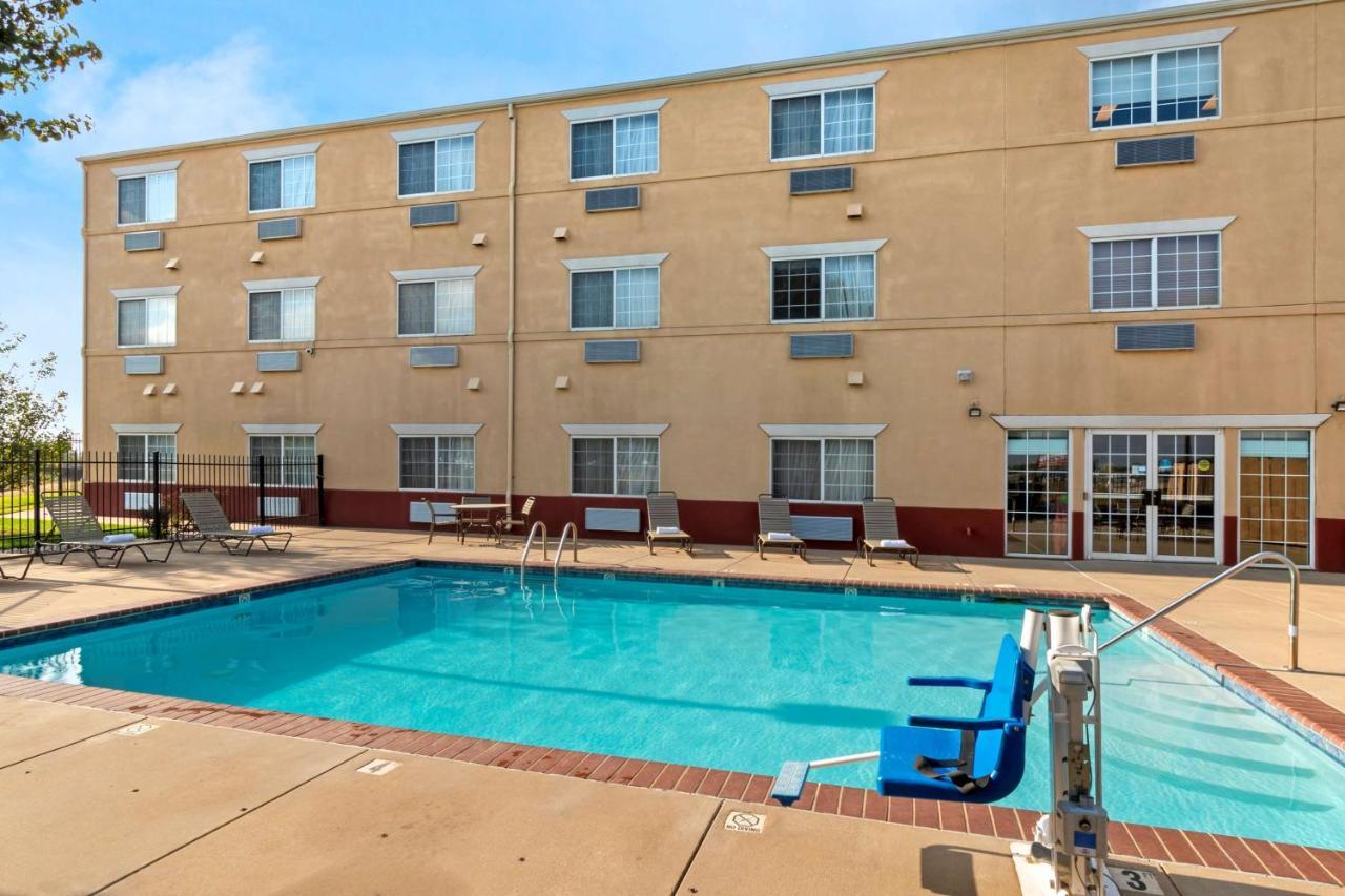 Best Western Governors Inn And Suites Ουιτσιτά Εξωτερικό φωτογραφία